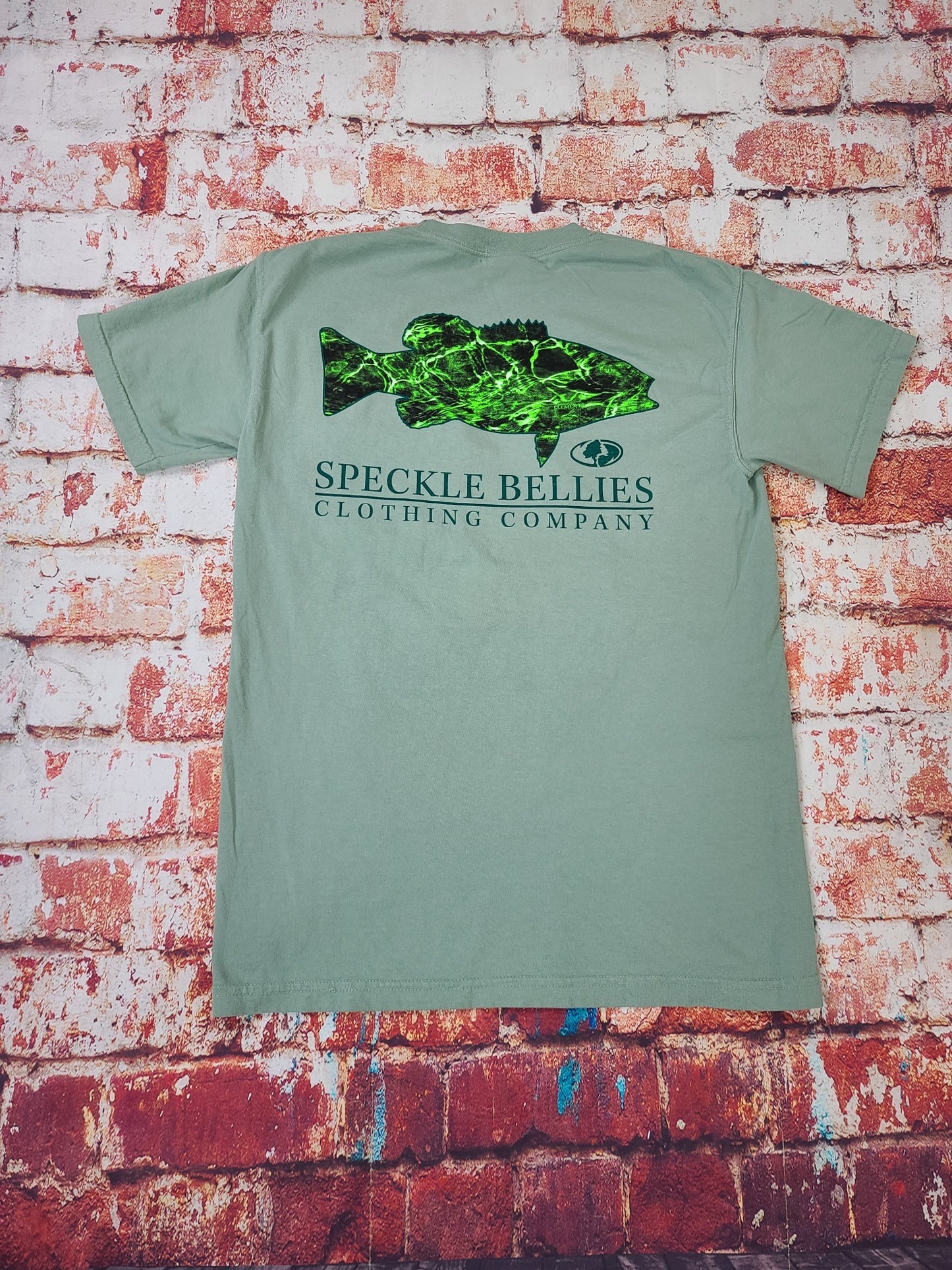 Small Mouth Bass MO Elements Agua Moray Pocket Tee